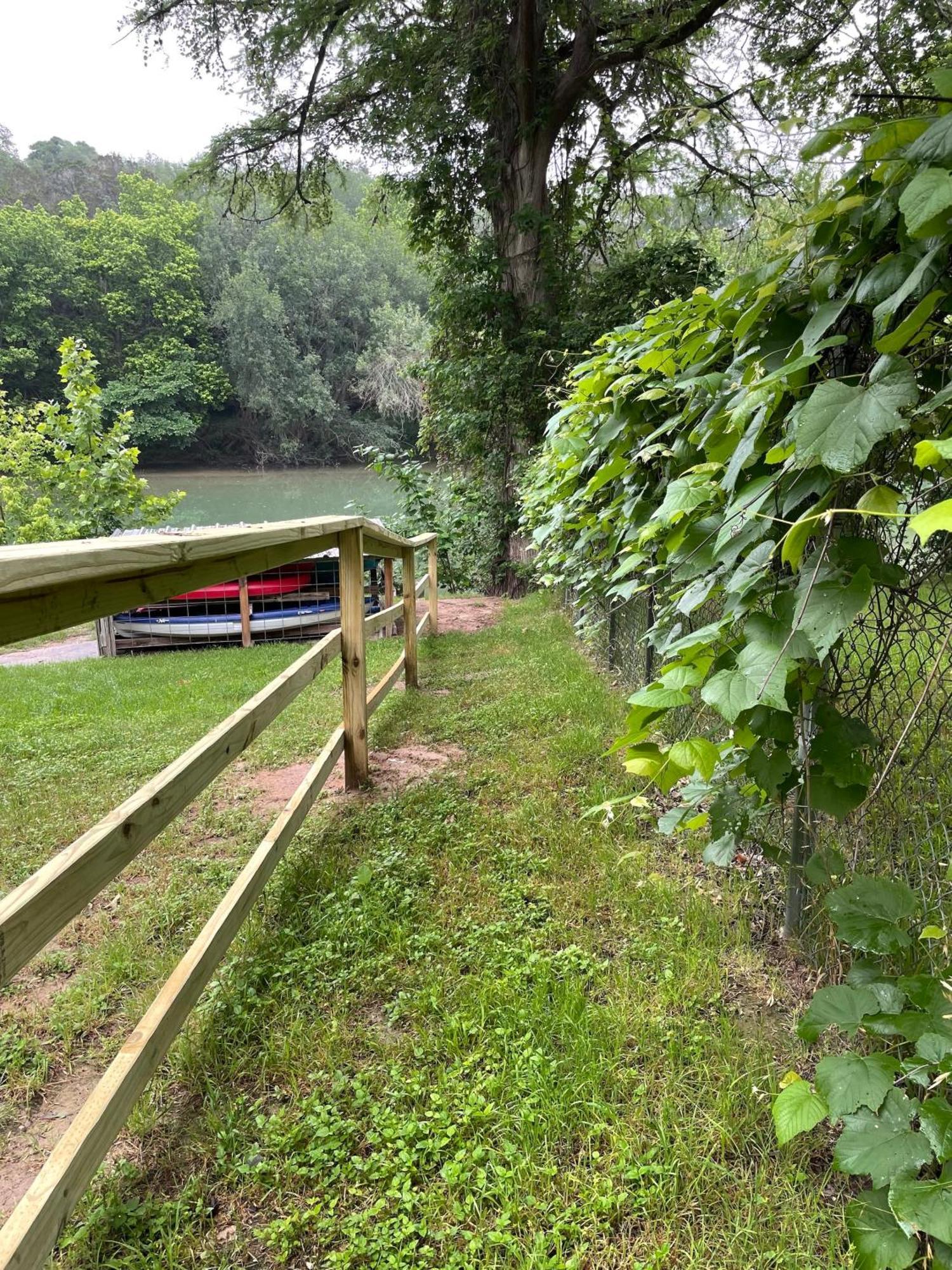 Rv Located On Private Property, Providing Access To The Guadalupe River, Accommodates Up To 5 Guests New Braunfels Luaran gambar