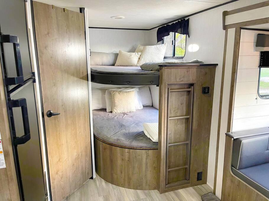 Rv Located On Private Property, Providing Access To The Guadalupe River, Accommodates Up To 5 Guests New Braunfels Luaran gambar
