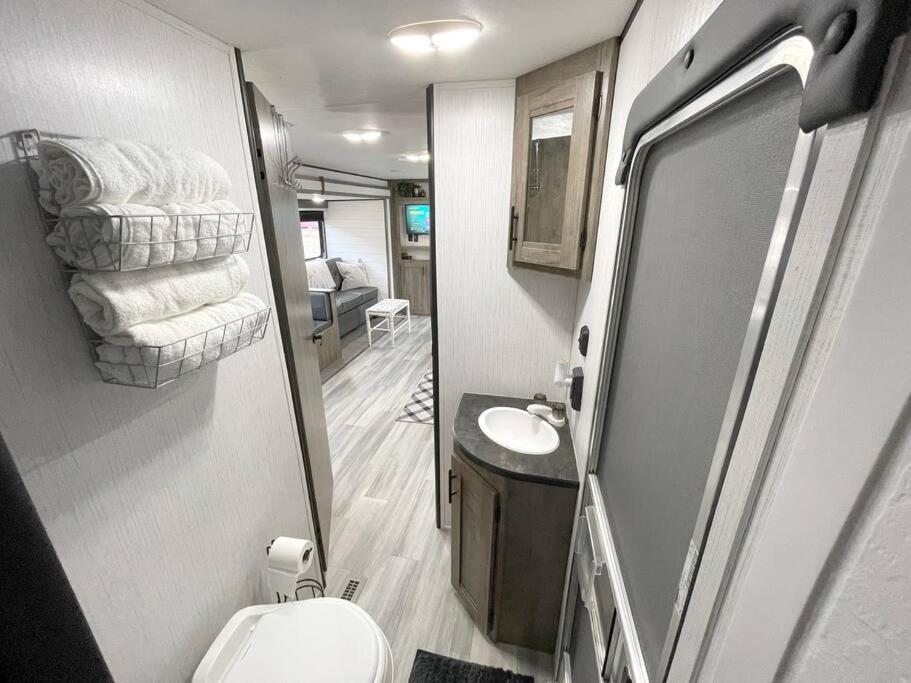 Rv Located On Private Property, Providing Access To The Guadalupe River, Accommodates Up To 5 Guests New Braunfels Luaran gambar