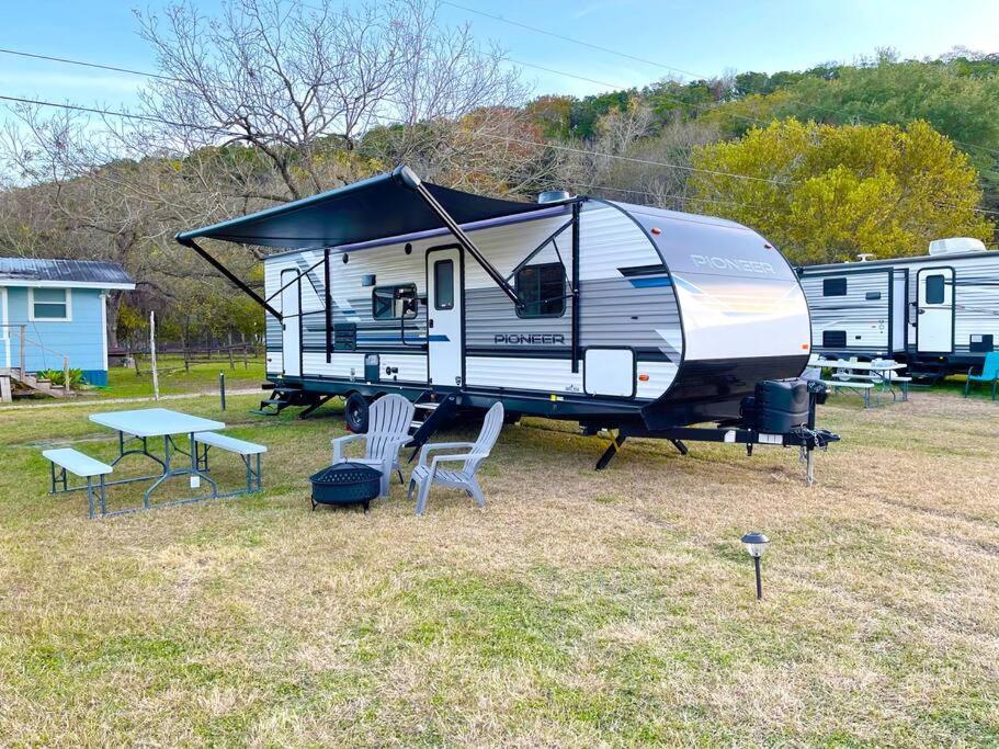Rv Located On Private Property, Providing Access To The Guadalupe River, Accommodates Up To 5 Guests New Braunfels Luaran gambar