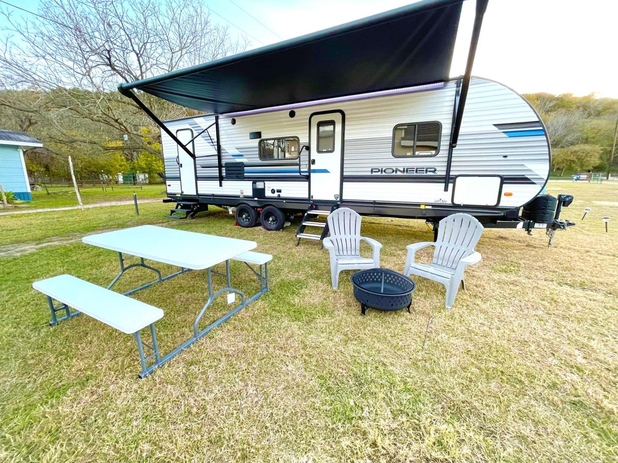 Rv Located On Private Property, Providing Access To The Guadalupe River, Accommodates Up To 5 Guests New Braunfels Luaran gambar